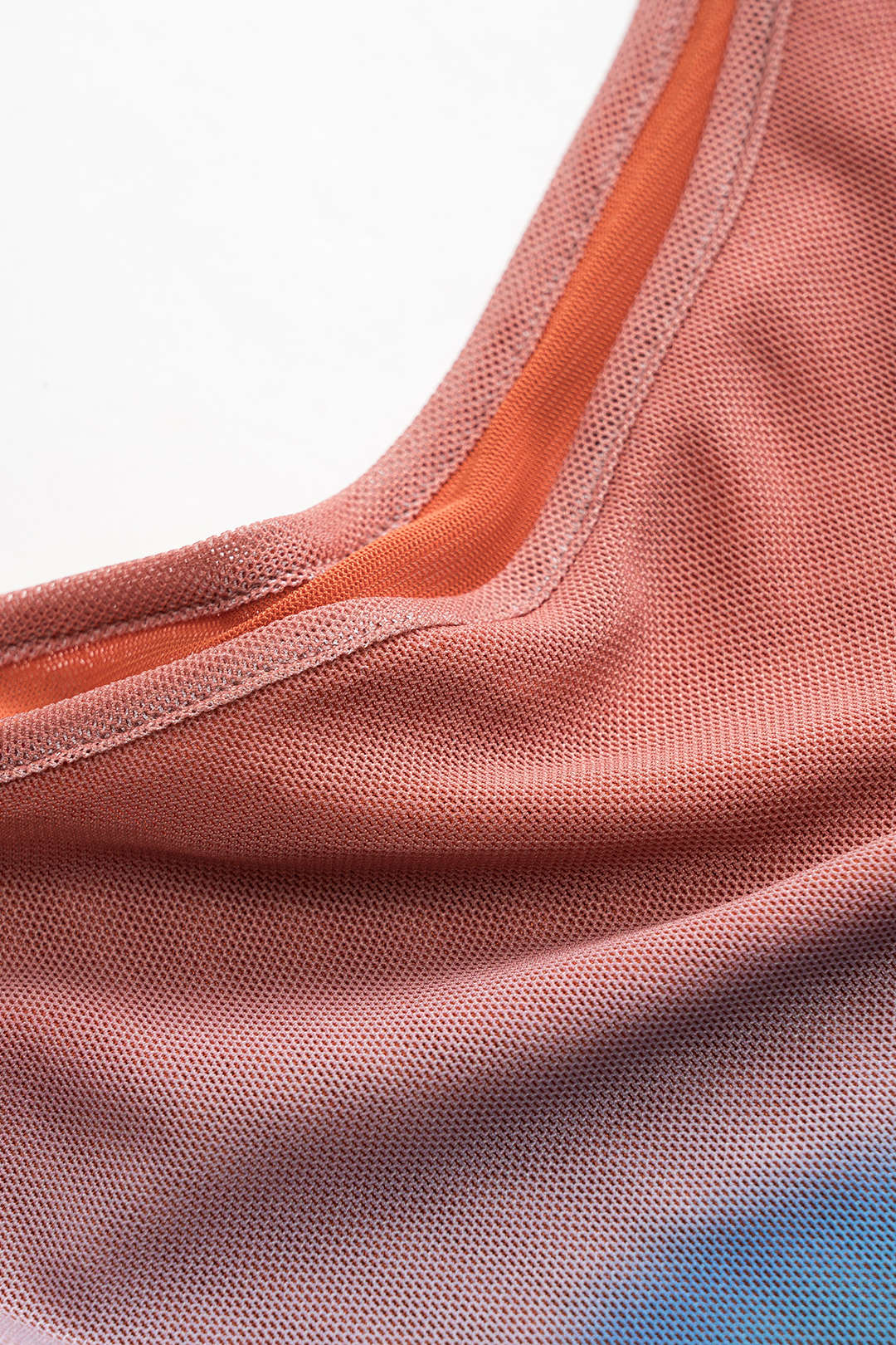 Asymetrický síťovaný top s květinovým potiskem