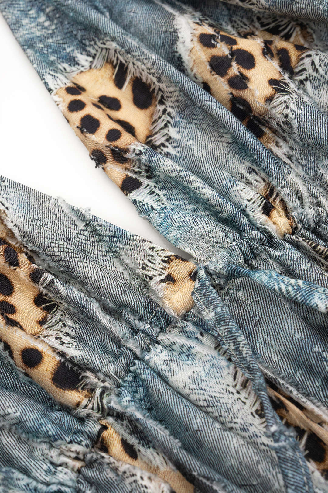Top bez ramínek s retro leopardím potiskem a detailem řasení