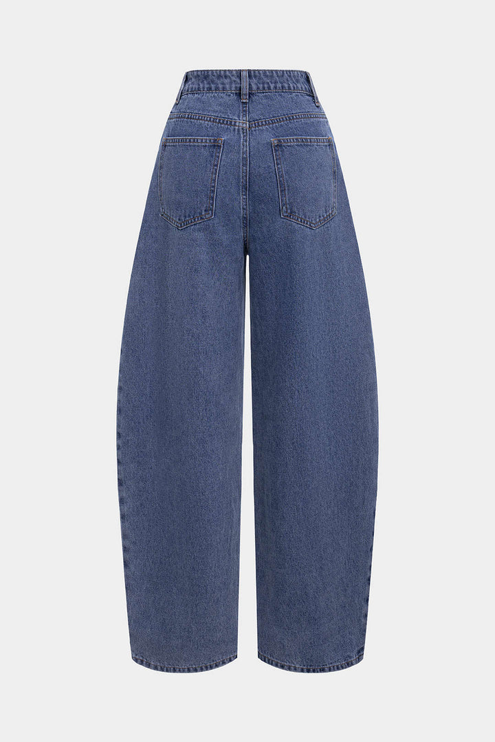 Džíny s Vysokým Pasem a Detaily Šití v Denim
