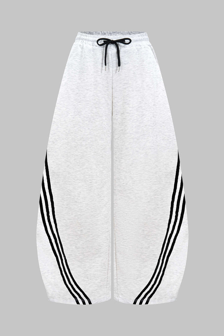 Kontrasty kalhot s nohavicemi a šňůrkou
