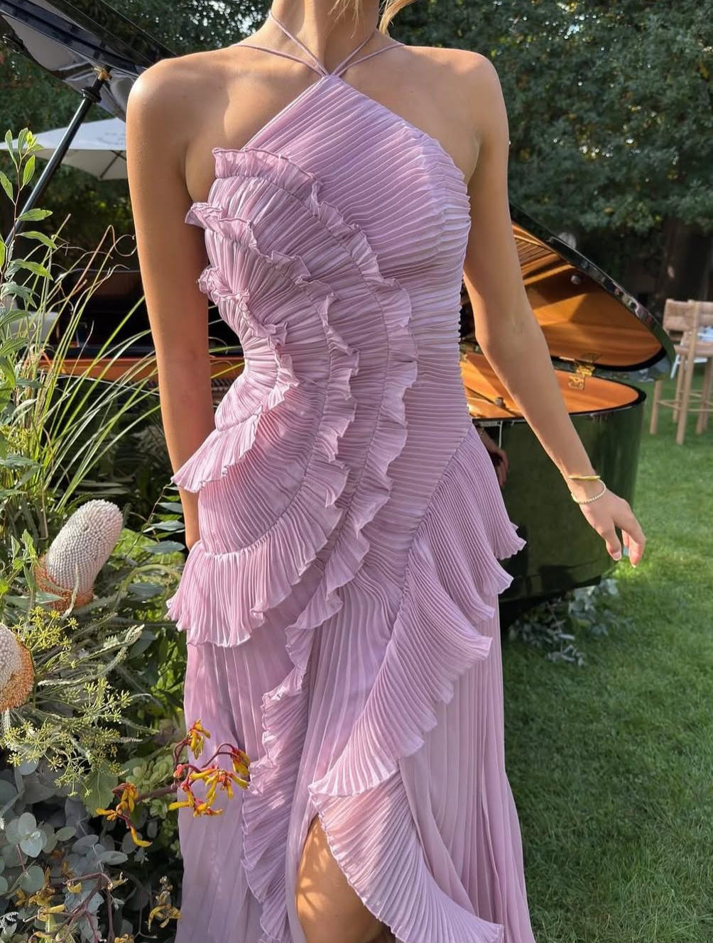 Tereza – Elegantní plisované šaty s asymetrickým střihem