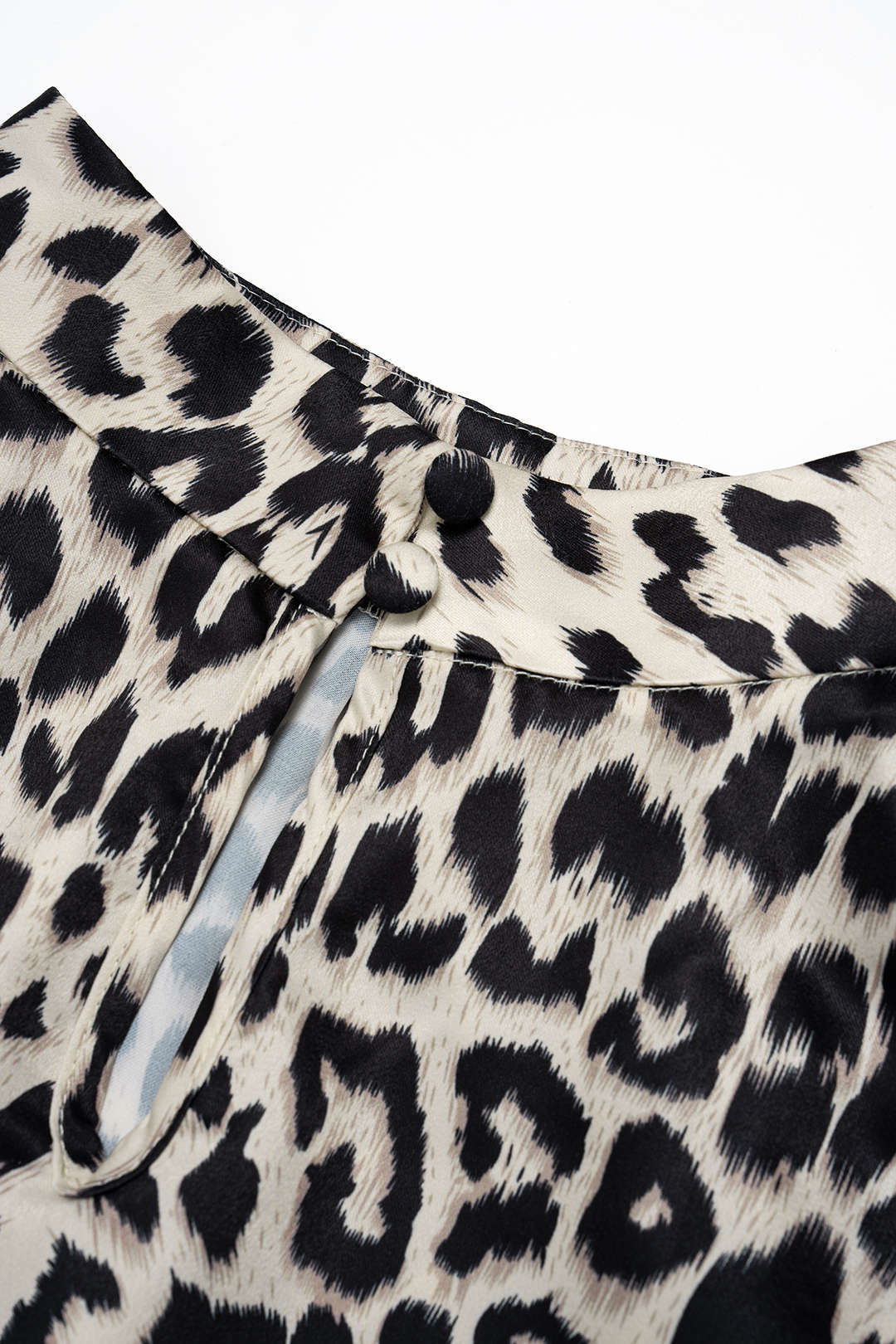Mini šaty z chiffon s volány a leopardím vzorem