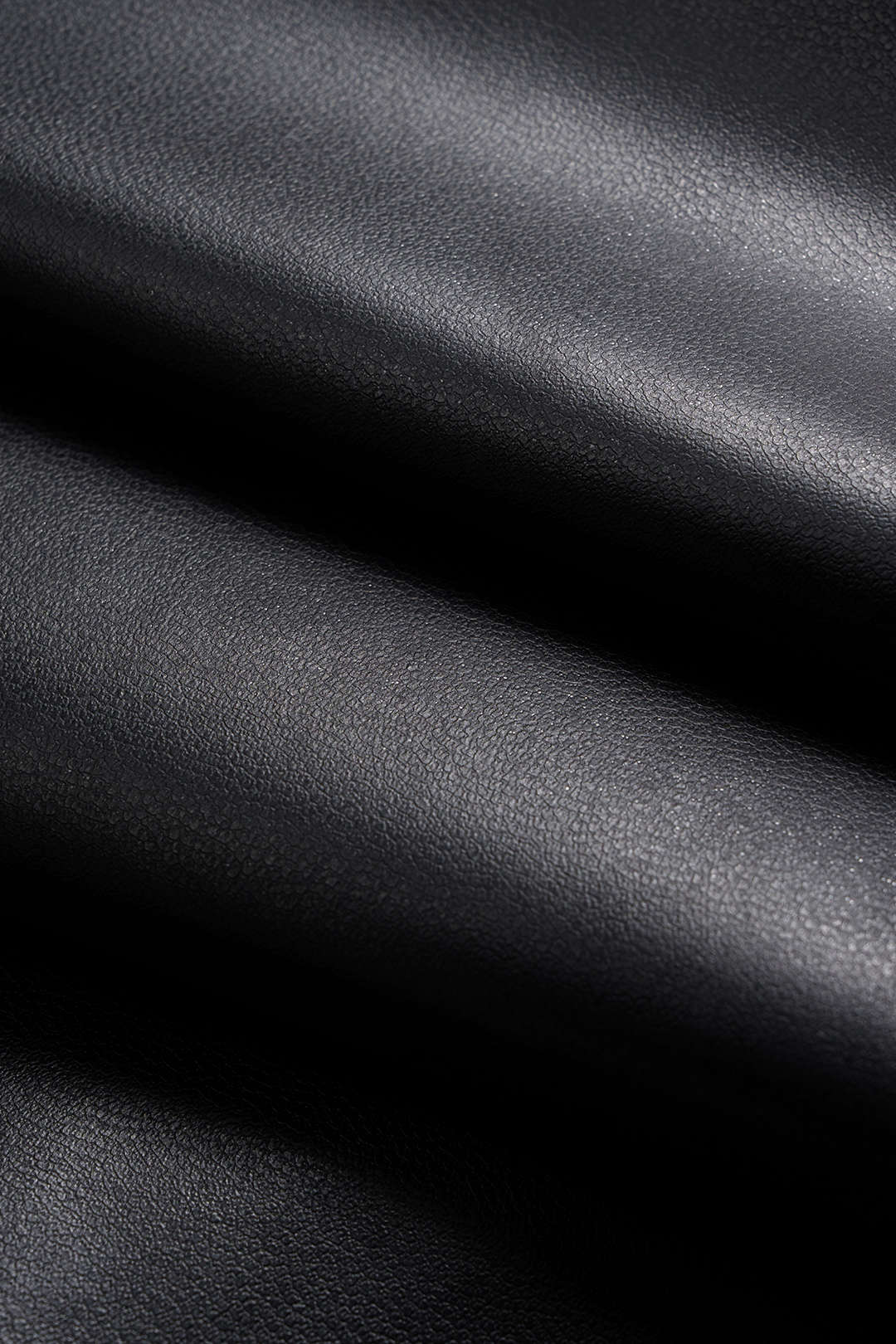 Dlouhý rukáv křížený top z lesklé syntetické kůže