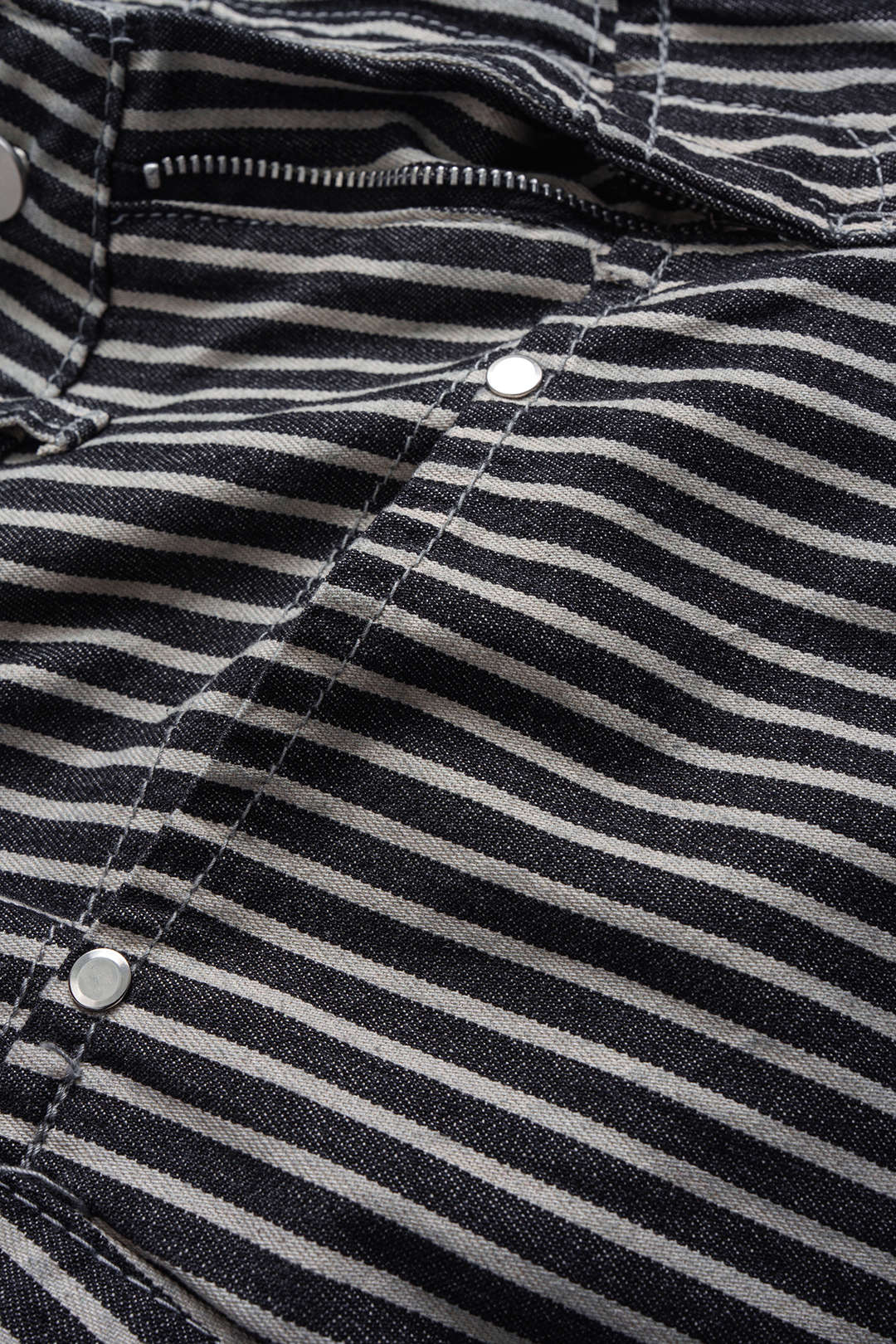 Pantalony s pruhovaným designem