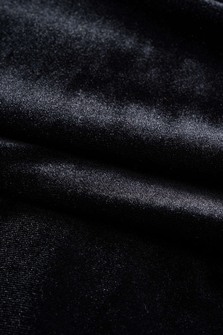 Midi šaty z sametu s asymetrickými knoflíky a krátkým rukávem s rozparkem