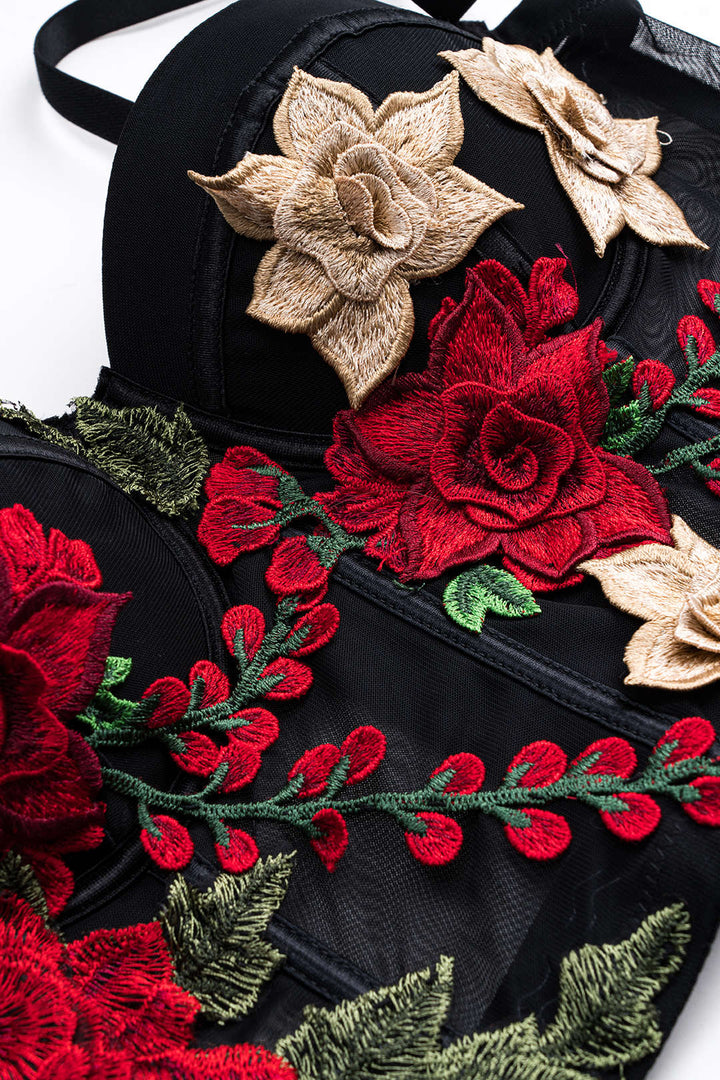 Top s ramínky a aplikacemi z mřížkového materiálu typu bustier