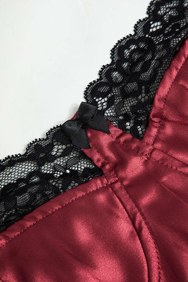 Satinový patchwork top s krajkovými detaily