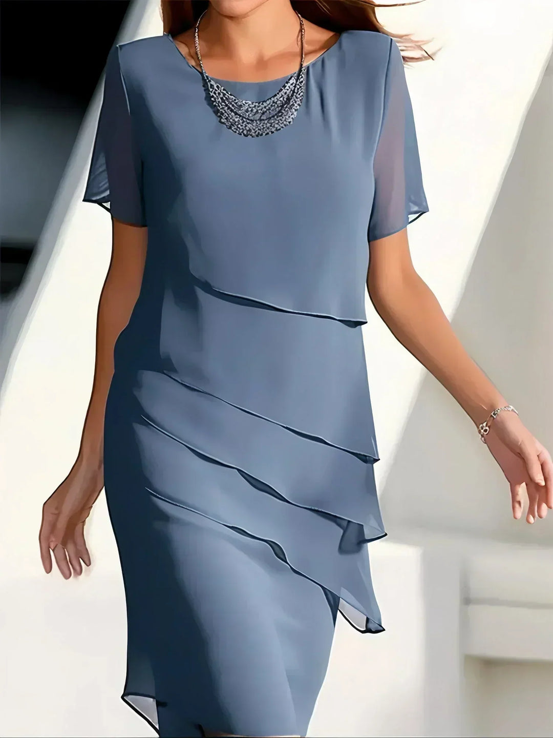 Petra – Elegantní vrstvené šaty s jemným splýváním