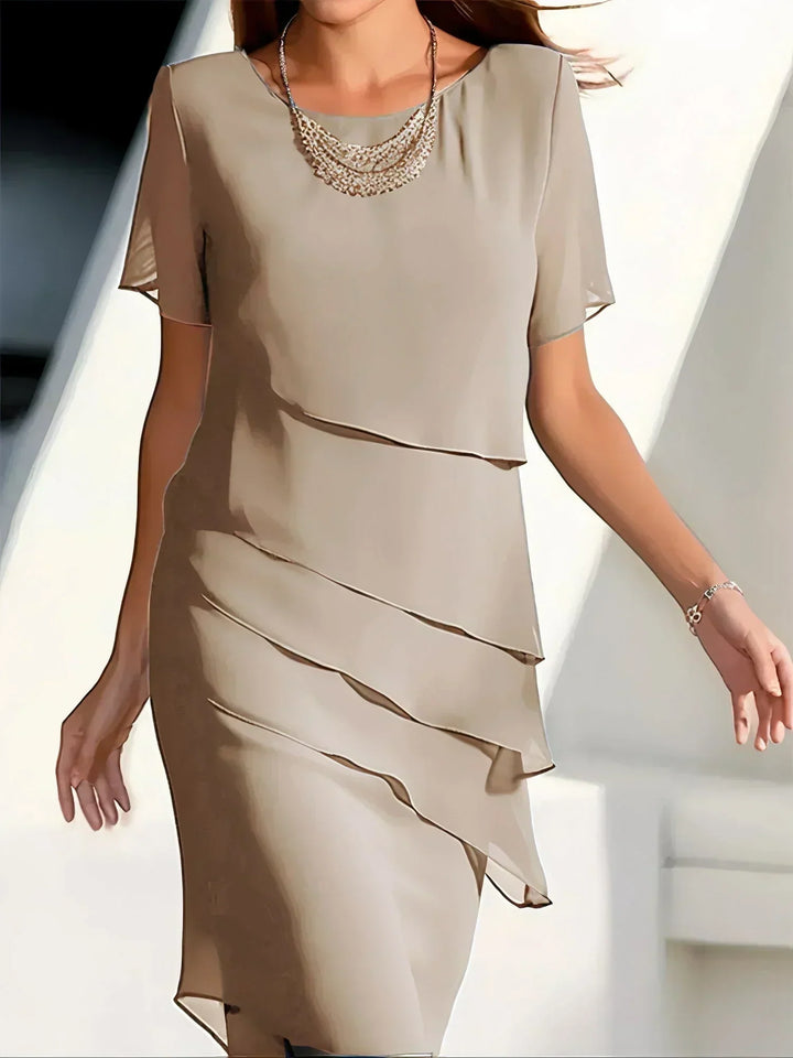 Petra – Elegantní vrstvené šaty s jemným splýváním