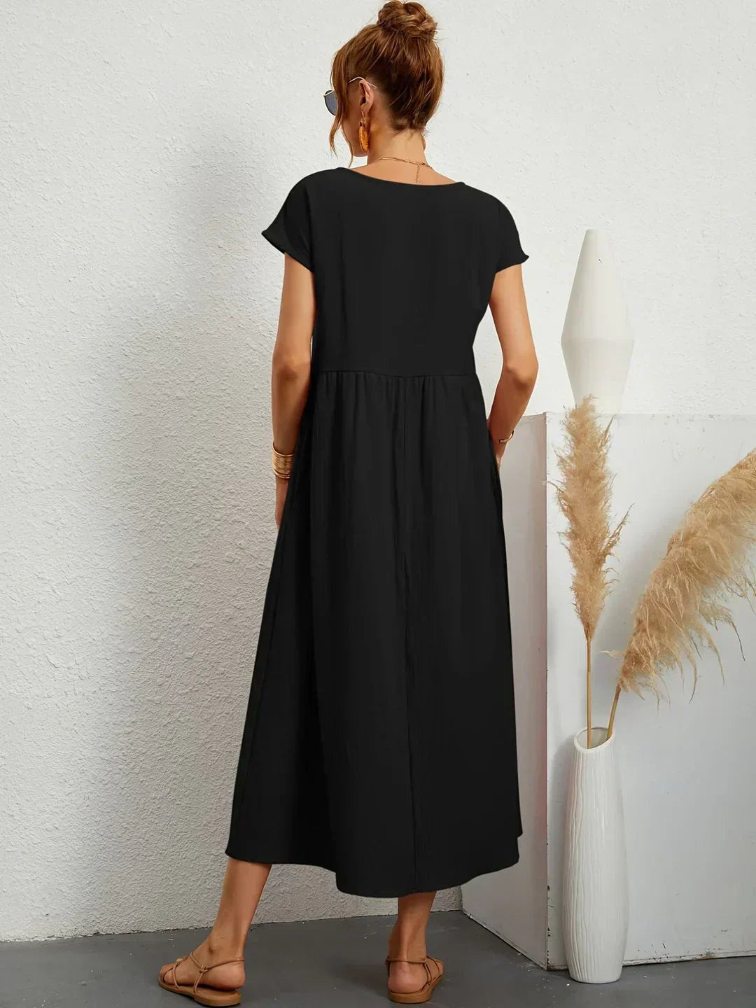 Adéla – Volné midi šaty s kapsami pro každodenní eleganci