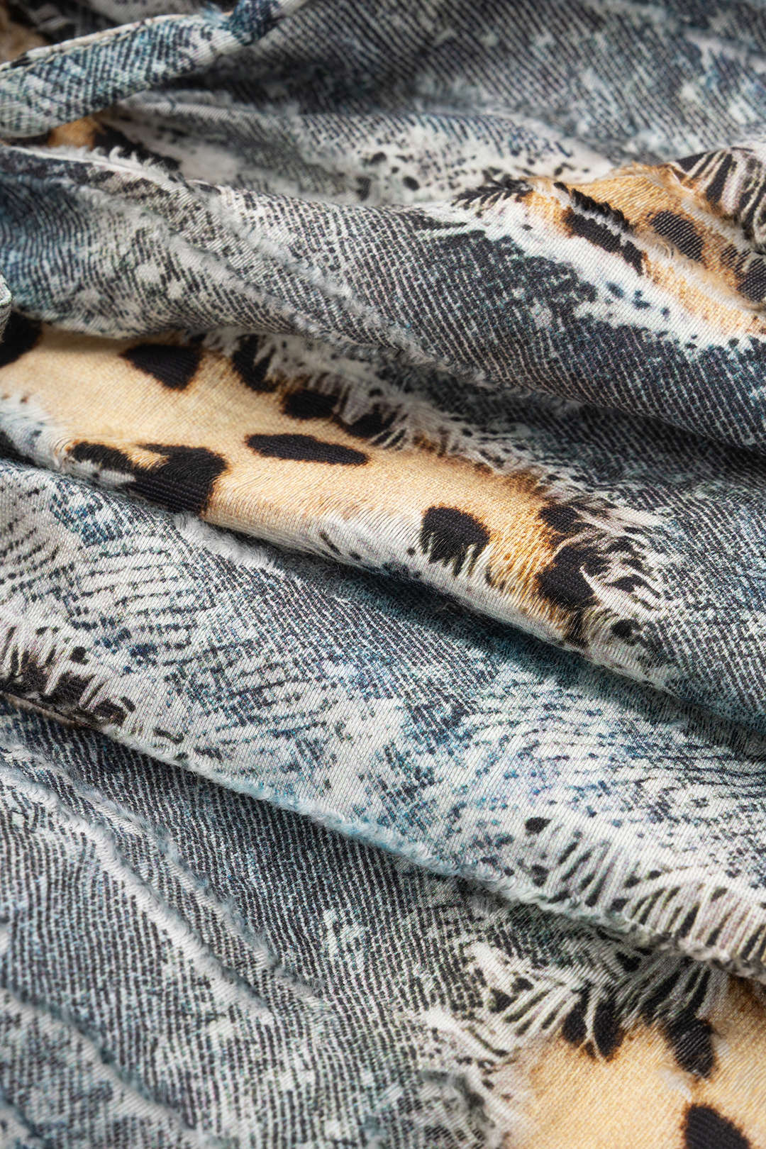 Top bez ramínek s retro leopardím potiskem a detailem řasení