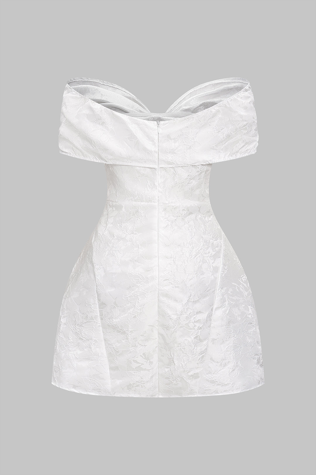 Krátké šaty bez rukávů s off-shoulder ramínky z žakáru