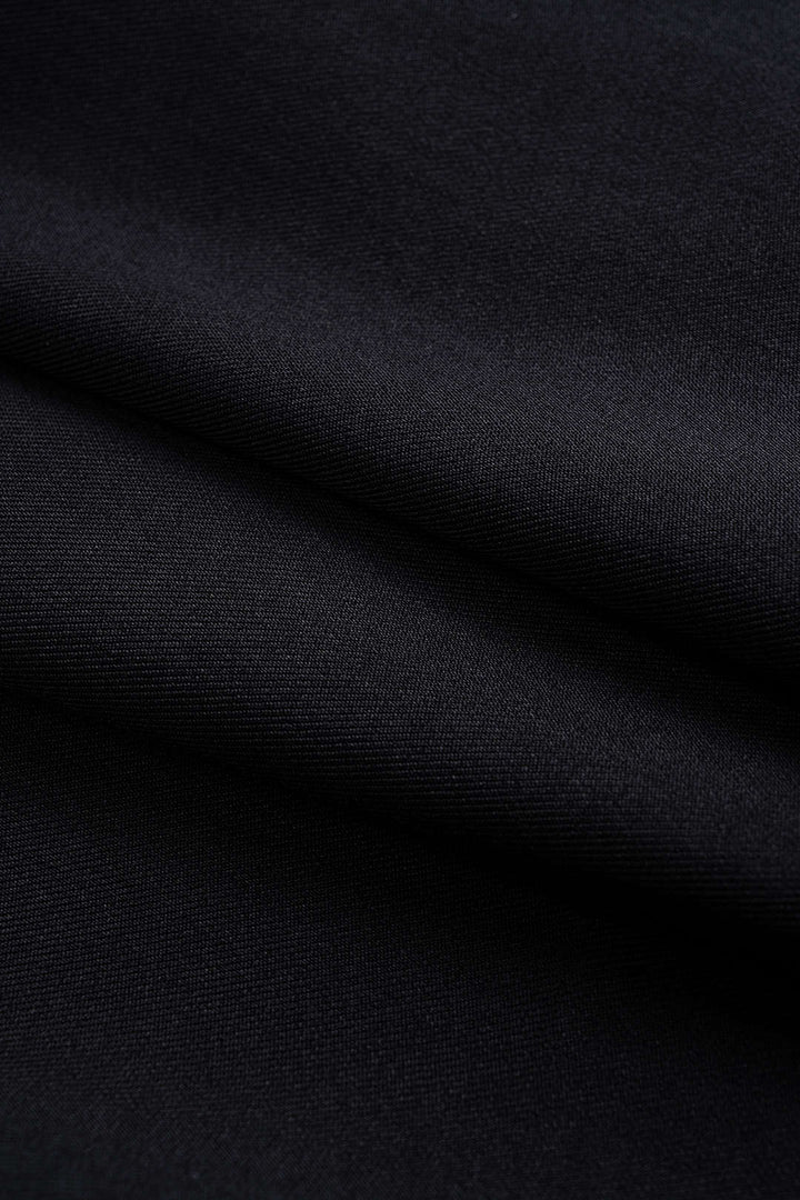 Krátké šaty s dlouhým rukávem z umělé kůže s off-shoulder designem