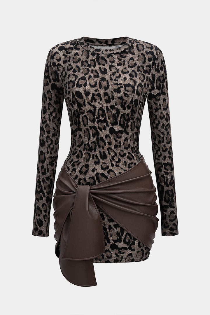 Mini šaty z umělé kůže s leopardím potiskem a dlouhým rukávem