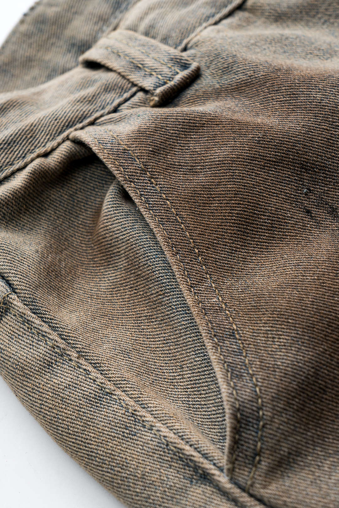 Džíny s širokými nohavicemi v stylu barely z opotřebovaného denimu