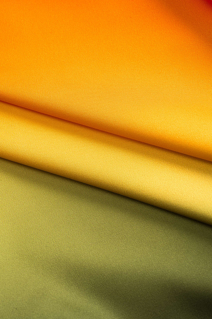 Krátká saténová mikina s kapucí v ombré designu