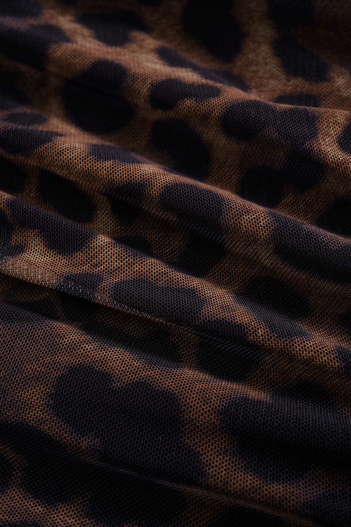 Kratší bezrukávové šaty z kovové síťoviny s leopardím vzorem